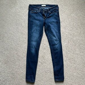 Abercrombie & Fitch Dark Wash Skinny Jeans. Size 27/4R. 31” Inseam.